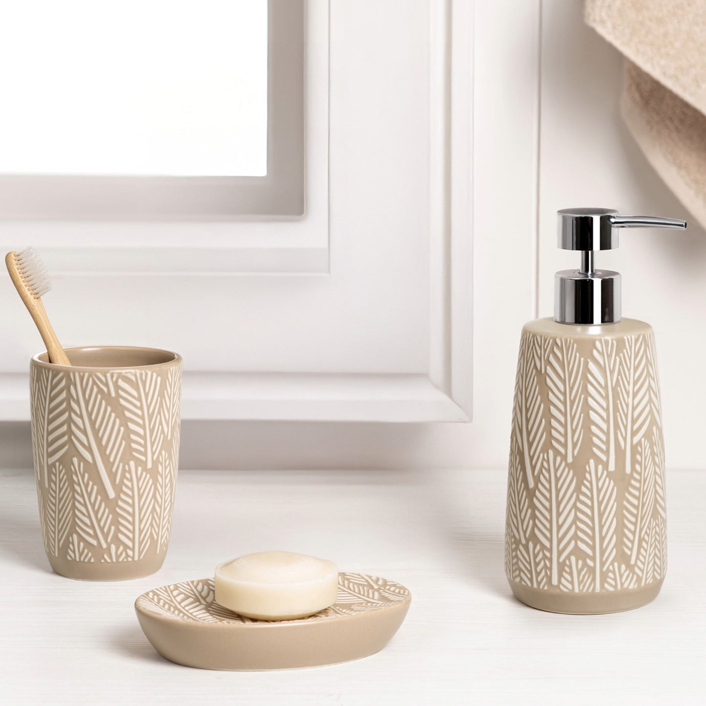 Embossed Leaf 3-Piece Bathroom Accessory Set