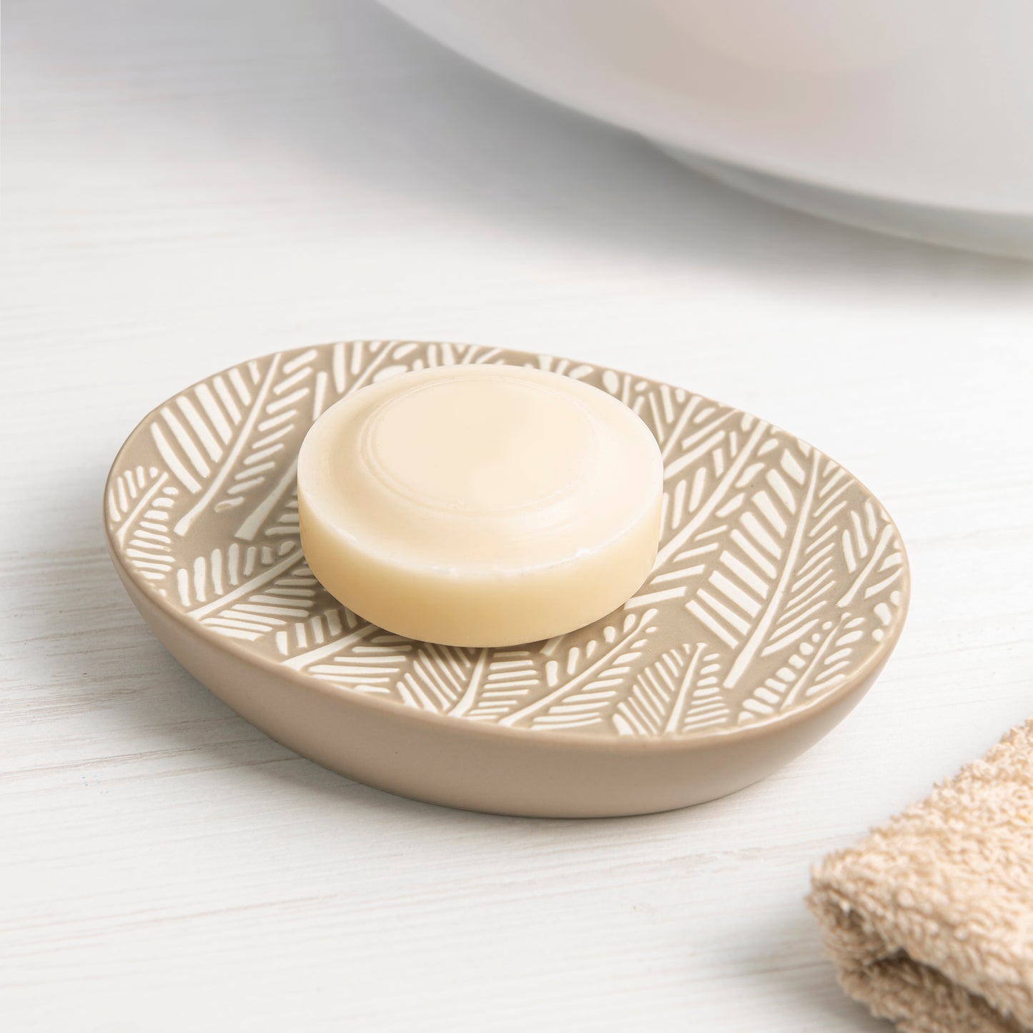 Embossed Leaf 3-Piece Bathroom Accessory Set