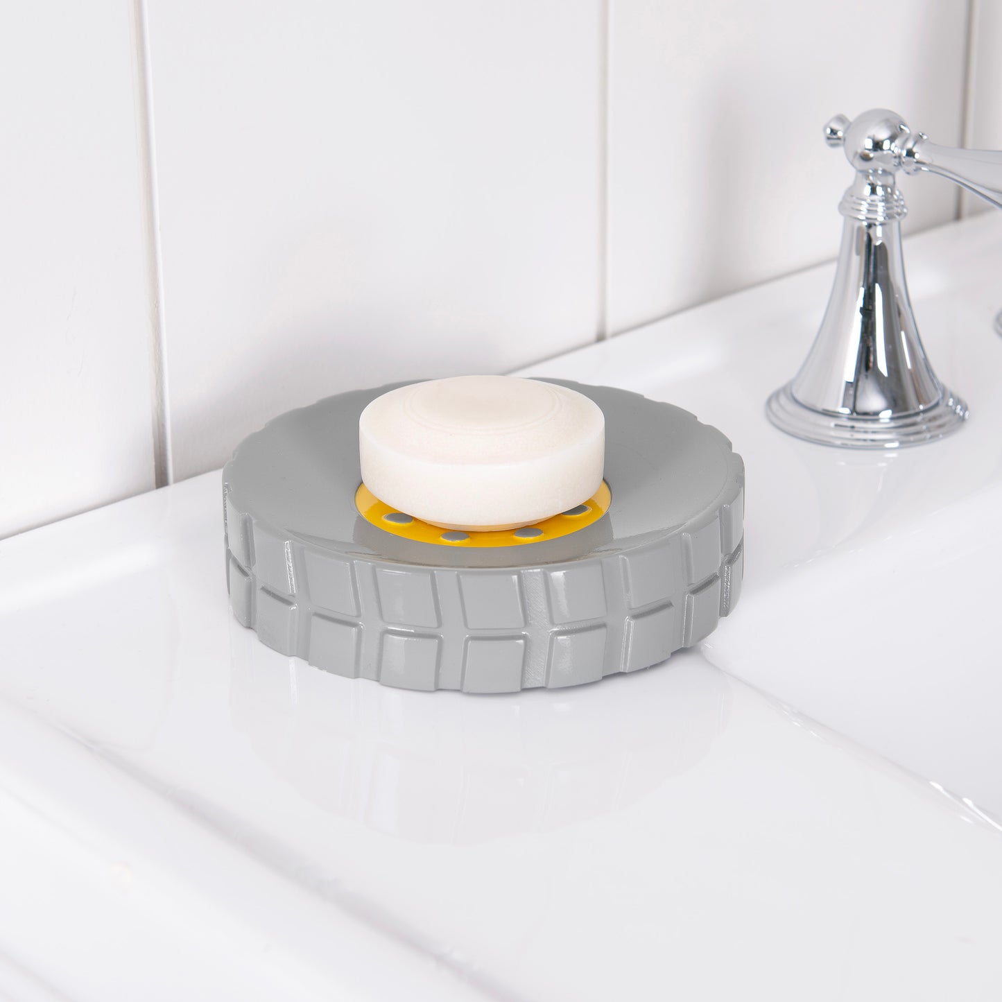 Constructing 3-Piece Bathroom Accessory Set